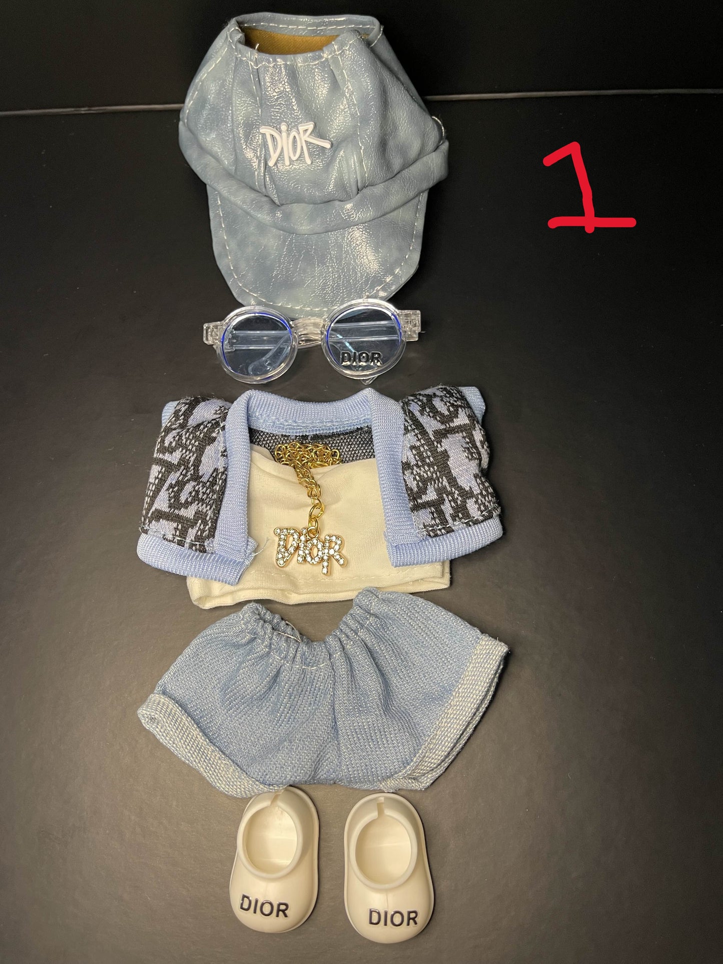 Dior Oufits (17cm)
